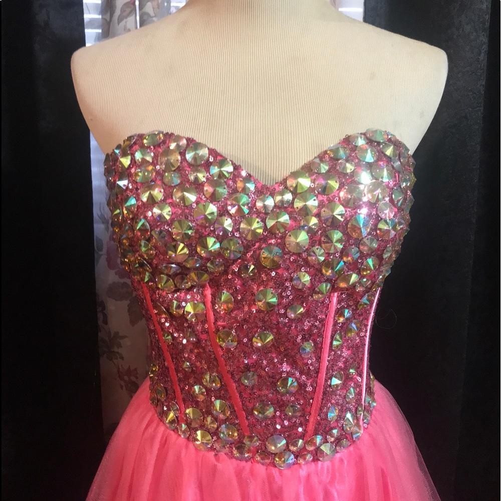 LA Merchandises hot Coral prom dress size 8